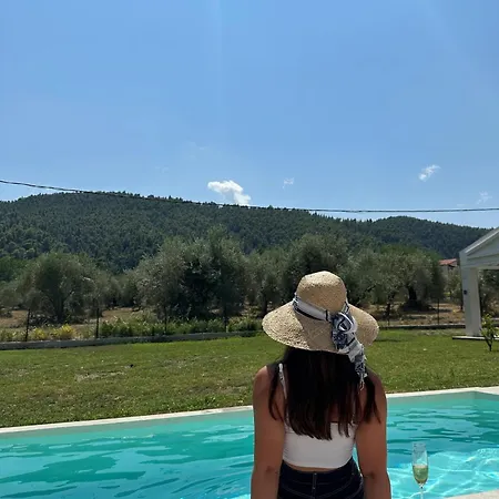 Ξενοδοχείο με διαμερίσματα Astrum Luxury 4*