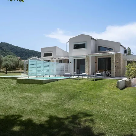 Ξενοδοχείο με διαμερίσματα Astrum Luxury 4*