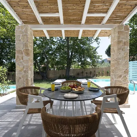 Ξενοδοχείο με διαμερίσματα Astrum Luxury