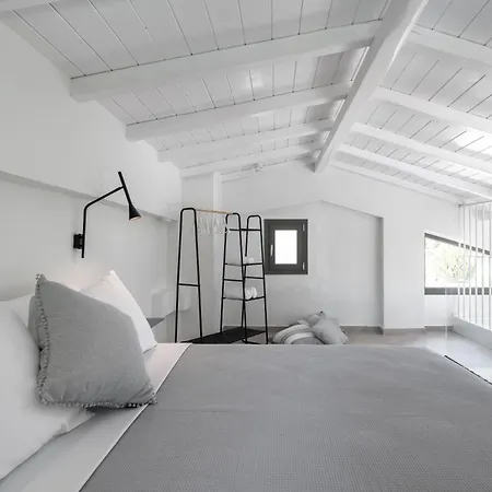 Ξενοδοχείο με διαμερίσματα Astrum Luxury Βουρβουρού