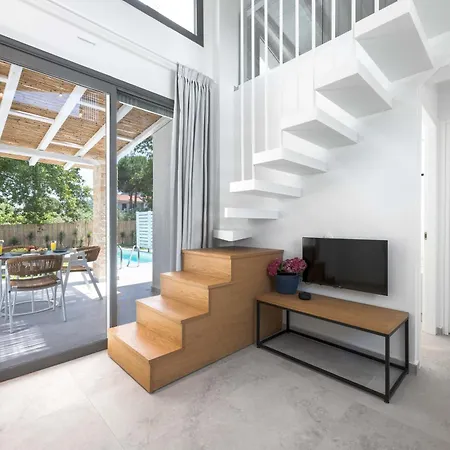 Ξενοδοχείο με διαμερίσματα Astrum Luxury 4*